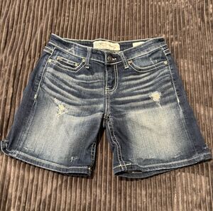 BKE Jean Shorts Stella Size 27 Low Rise Slightly Distressed Dark Wash/Faded